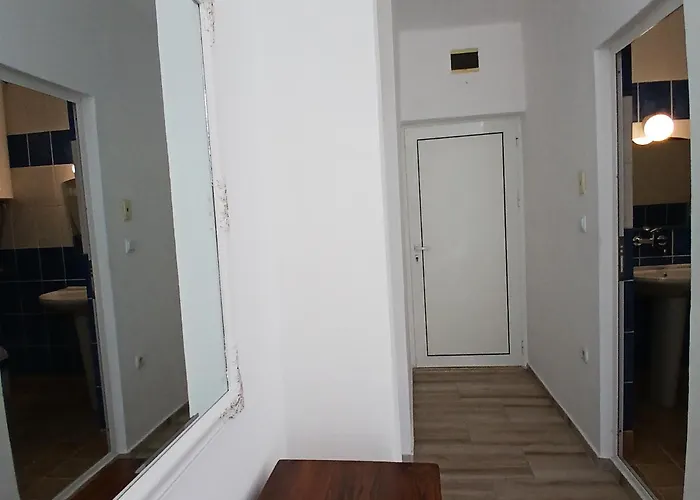 Πανσιόν Sunny Island Obzor