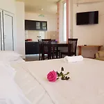 Sunny Island بيت ضيافة 2*
