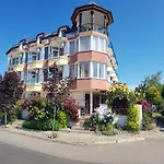 بيت ضيافة Sunny Island 2*