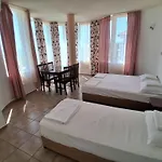 بيت ضيافة Sunny Island