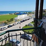 بيت ضيافة Sunny Island 2*